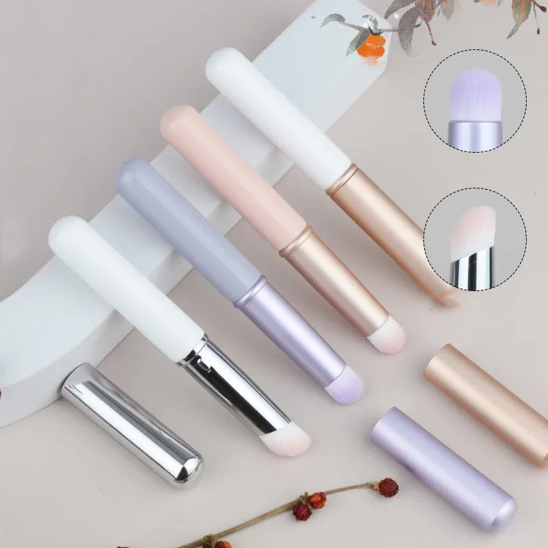 Portable Mini Round Head Lip Brushes Makeup Accessories Mini Makeup Lip Brush with Cover Pink Purple Lipstick Brush for Women